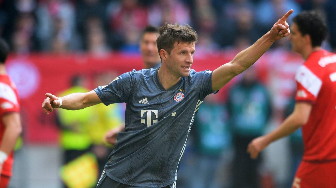 Thomas Müller feiert die frühe Führung des FC Bayern.