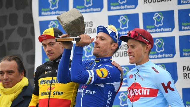 Das Podium: Ives Lampaert (l), Philippe Gilbert (M) und Nils Politt. Das Podium: Ives Lampaert (l), Philippe Gilbert (M) und Nils Politt.