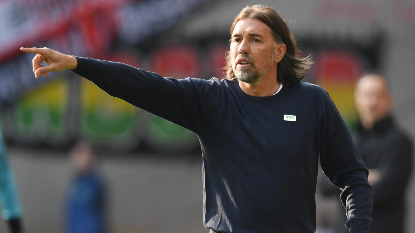 Martin Schmidt soll den FC Augsburg zurück in die Erfolgsspur führen.