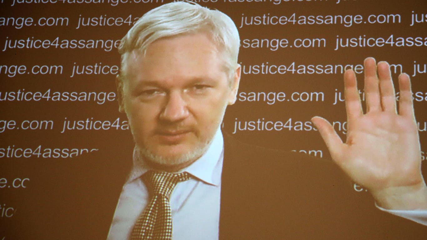 Wikileaks-Gründer Julian Assange: Die ehemaligen Beschützer berichten von exzentrischem Benehmen.