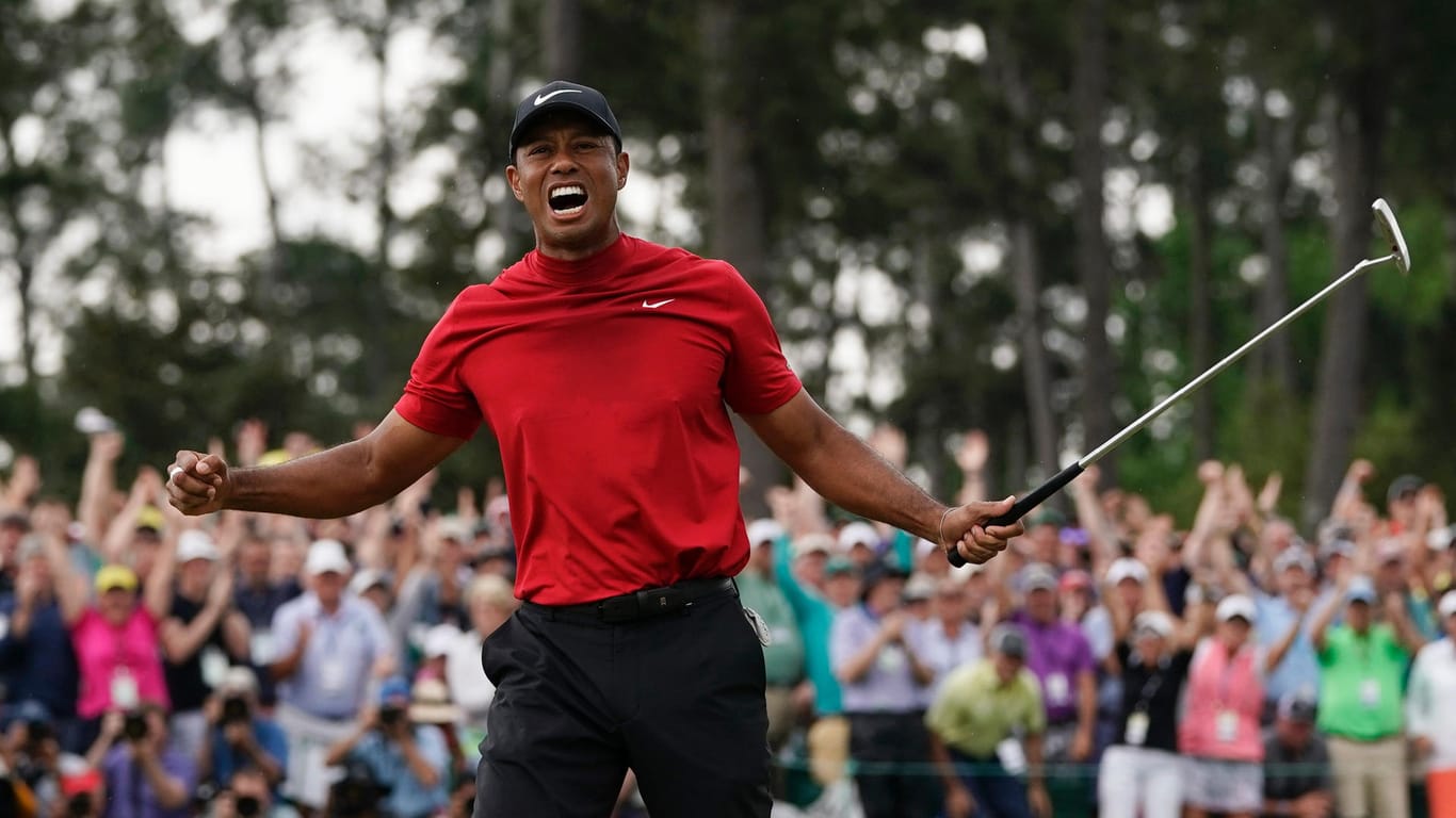 Tiger Woods jubelt.