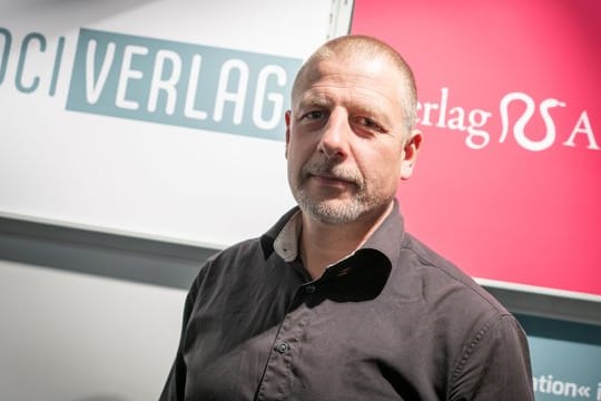 Der ehemalige AfD-Vorsitzende Bernd Lucke hält den rechten Verleger Götz Kubitschek für den wichtigsten Strippenzieher im rechtsnationalen Flügel der AfD.