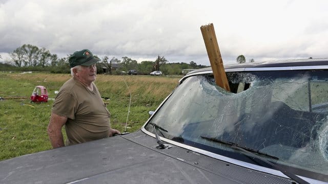 Glück gehabt: Dieser Autobesitzer glaubt seinen Augen nicht. Glück gehabt: Dieser Autobesitzer glaubt seinen Augen nicht.