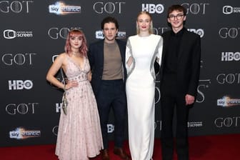 Maisie Williams (l-r), Kit Harington, Sophie Turner und Isaac Hempstead Wright bei der Premiere der achten Staffel von "Game of Thrones" in Belfast.