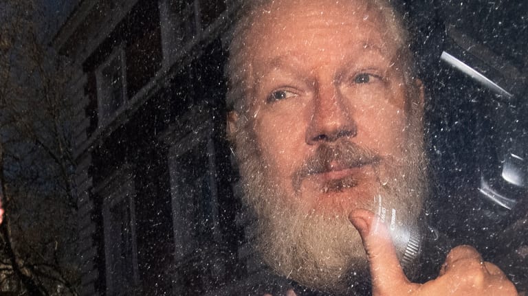 Julian Assange nach seiner Festnahme vergangene Woche: Er machte sich mit russischen Staatshackern gemein.
