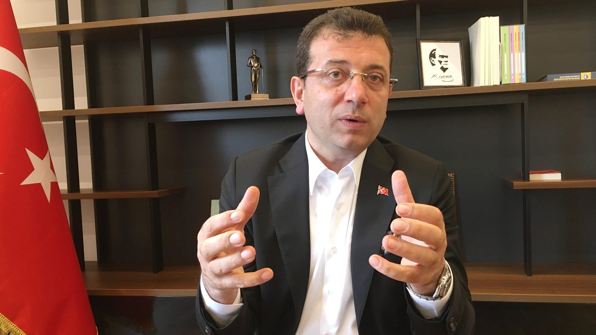 Ekrem Imamoglu: Der Politiker der türkischen Republikanischen Volkspartei (CHP) hatte die Bürgermeisterwahl in Istanbul nach vorläufigen Ergebnissen gewonnen. Die islamisch-konservative Regierungspartei AKP hatte Einspruch gegen das Ergebnis eingelegt und eine Neuwahl in Istanbul gefordert.