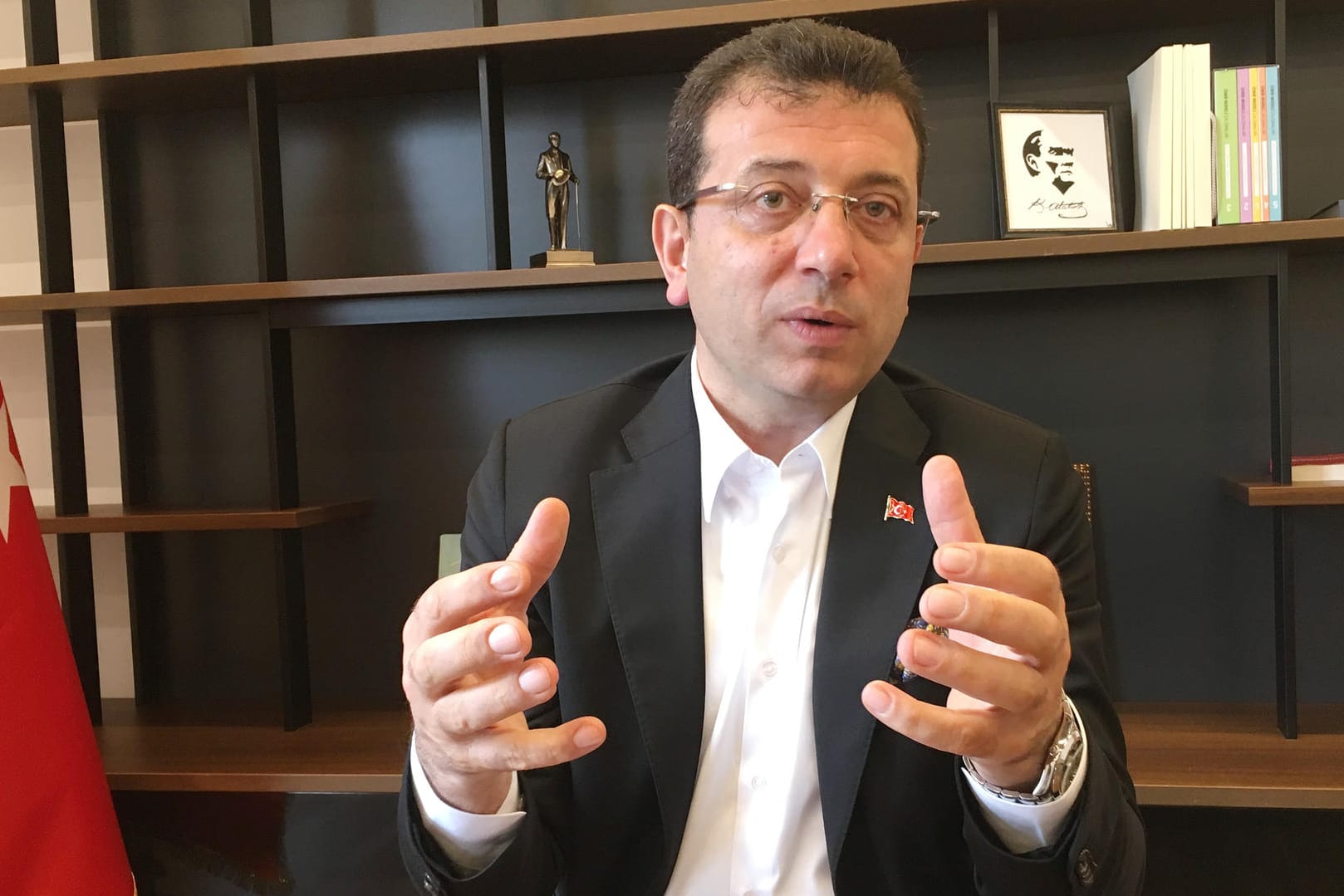 Ekrem Imamoglu: Der Politiker der türkischen Republikanischen Volkspartei (CHP) hatte die Bürgermeisterwahl in Istanbul nach vorläufigen Ergebnissen gewonnen. Die islamisch-konservative Regierungspartei AKP hatte Einspruch gegen das Ergebnis eingelegt und eine Neuwahl in Istanbul gefordert.