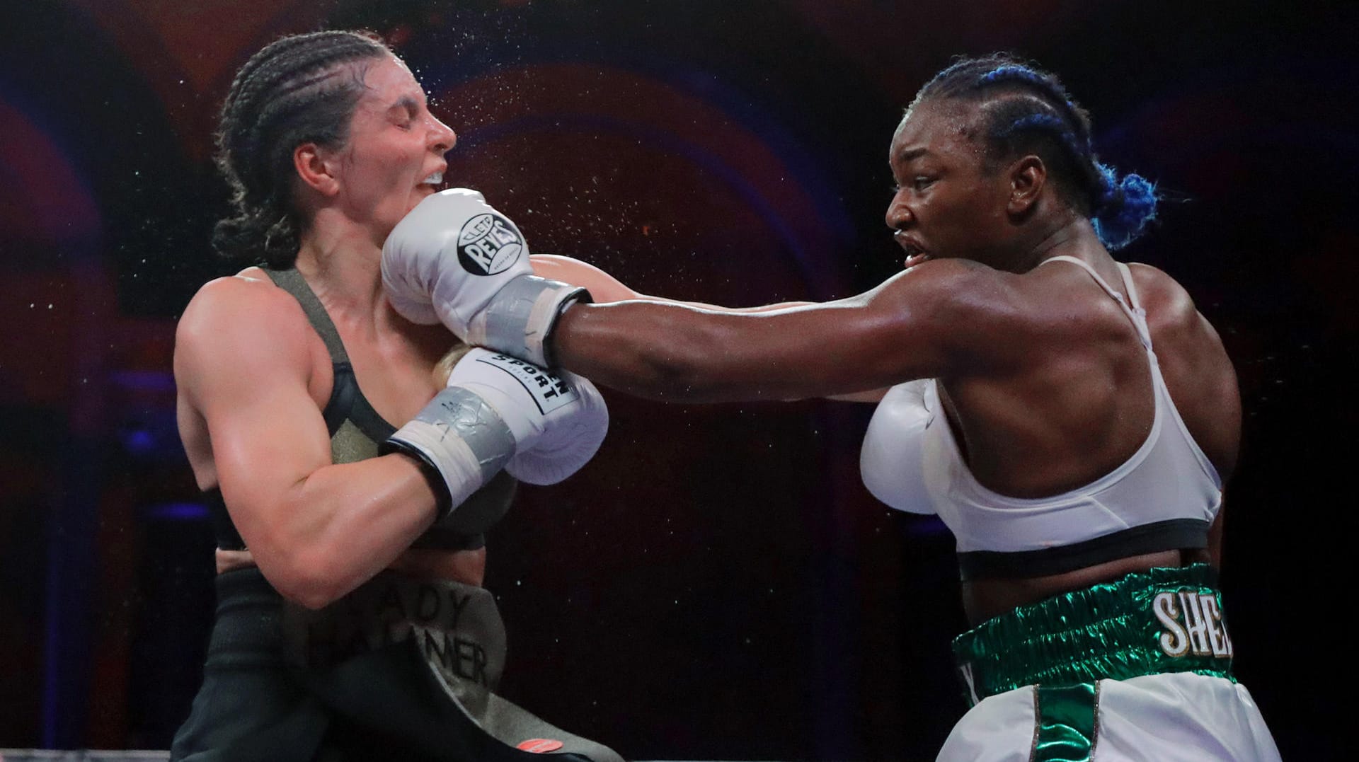 Christina Hammer ohne Chance: Claressa Shields machte mit der Dortmunderin kurzen Prozess.