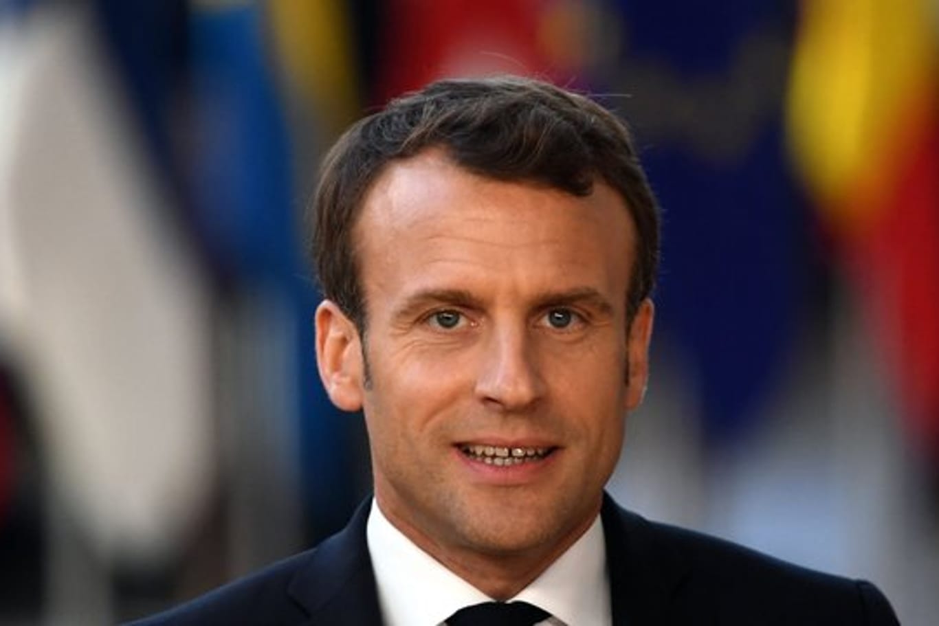 Emmanuel Macron ließ vor der TV-Ansprache zwar keine Einzelheiten durchblicken, französische Medien berichten aber über eine Senkung der Einkommensteuer.