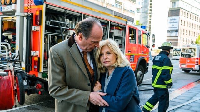 Herbert Knaup und Sabine Postel bei den Dreharbeiten.