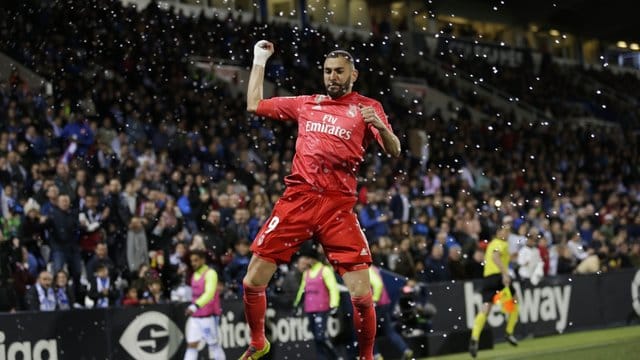 Karim Benzema jubelt über seinen Treffer gegen Leganes, mit dem er Real Madrid das Remis rettet. Karim Benzema jubelt über seinen Treffer gegen Leganes, mit dem er Real Madrid das Remis rettet.