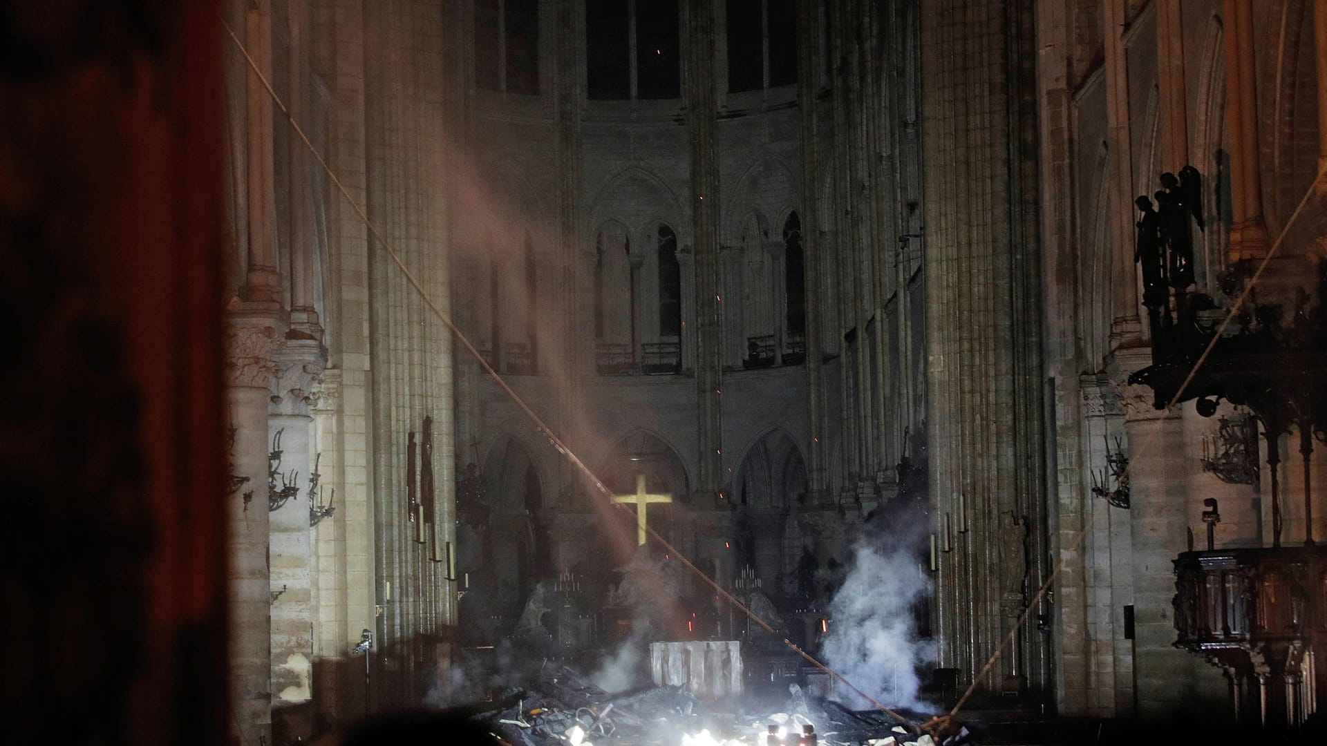 Das Innere der Notre-Dame: Ein Feuer hat das Pariser Wahrzeichen verwüstet.