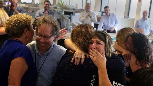 Unbändige Freude bei den Mitarbeitern der "Sun-Sentinel". Unbändige Freude bei den Mitarbeitern der "Sun-Sentinel".