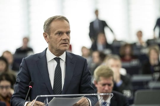 "Ich weiß, dass auf beiden Seiten des Ärmelkanals jeder erschöpft vom Brexit ist", sagte EU-Ratspräsident Donald Tusk vor den Europaabgeordneten.