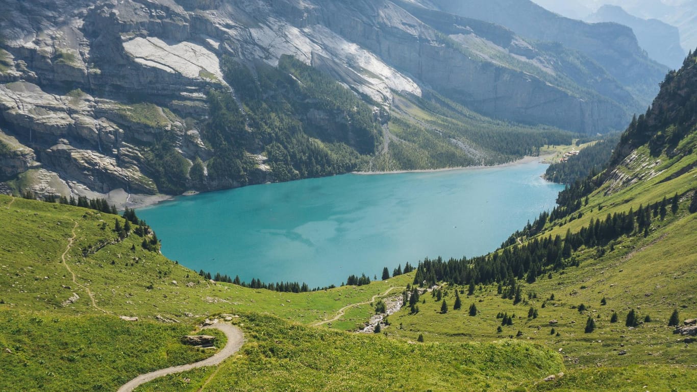 Öschinensee bei Kandersteg in der Schweiz: Nach fast 80 Jahren ist das Munitionslager in Mitholz instabil.