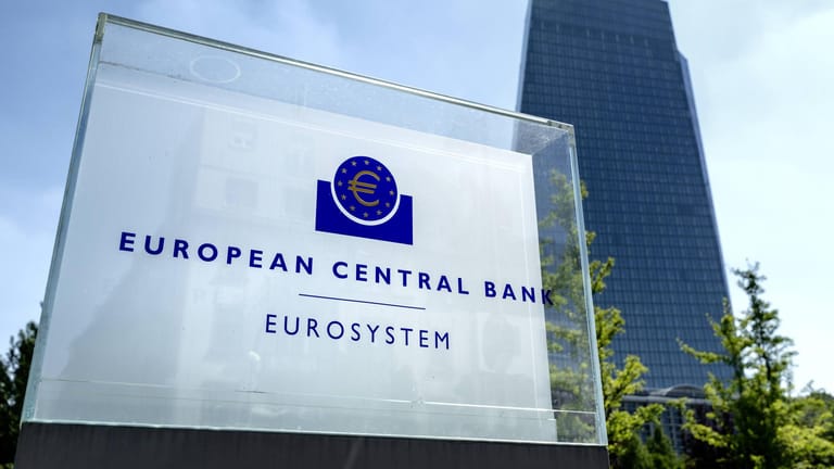 EZB-Hauptsitz in Frankfurt: Intern werden die Prognosen der Europäischen Zentralbank (EZB) zunehmend angezweifelt.