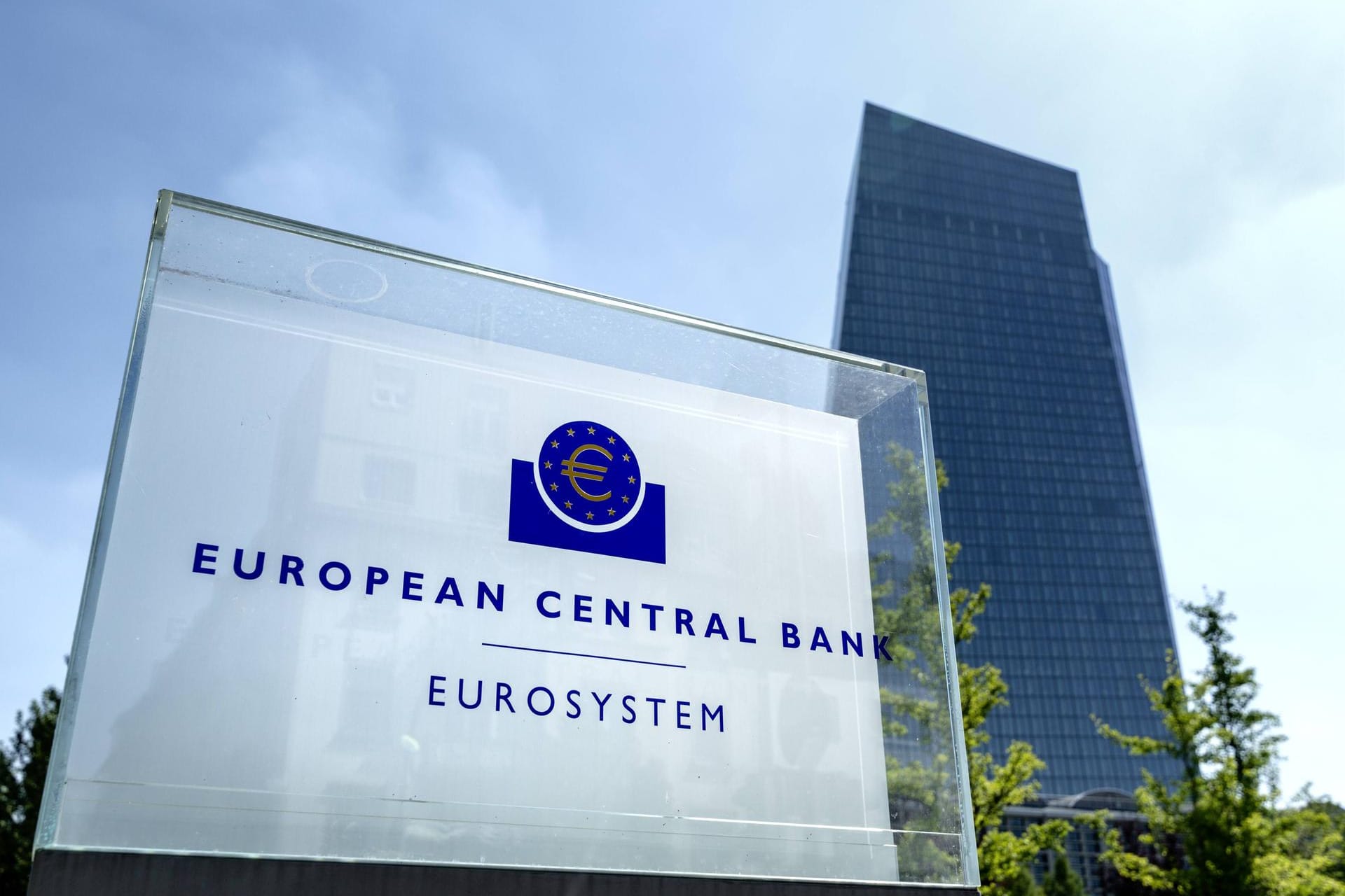 EZB-Hauptsitz in Frankfurt: Intern werden die Prognosen der Europäischen Zentralbank (EZB) zunehmend angezweifelt.