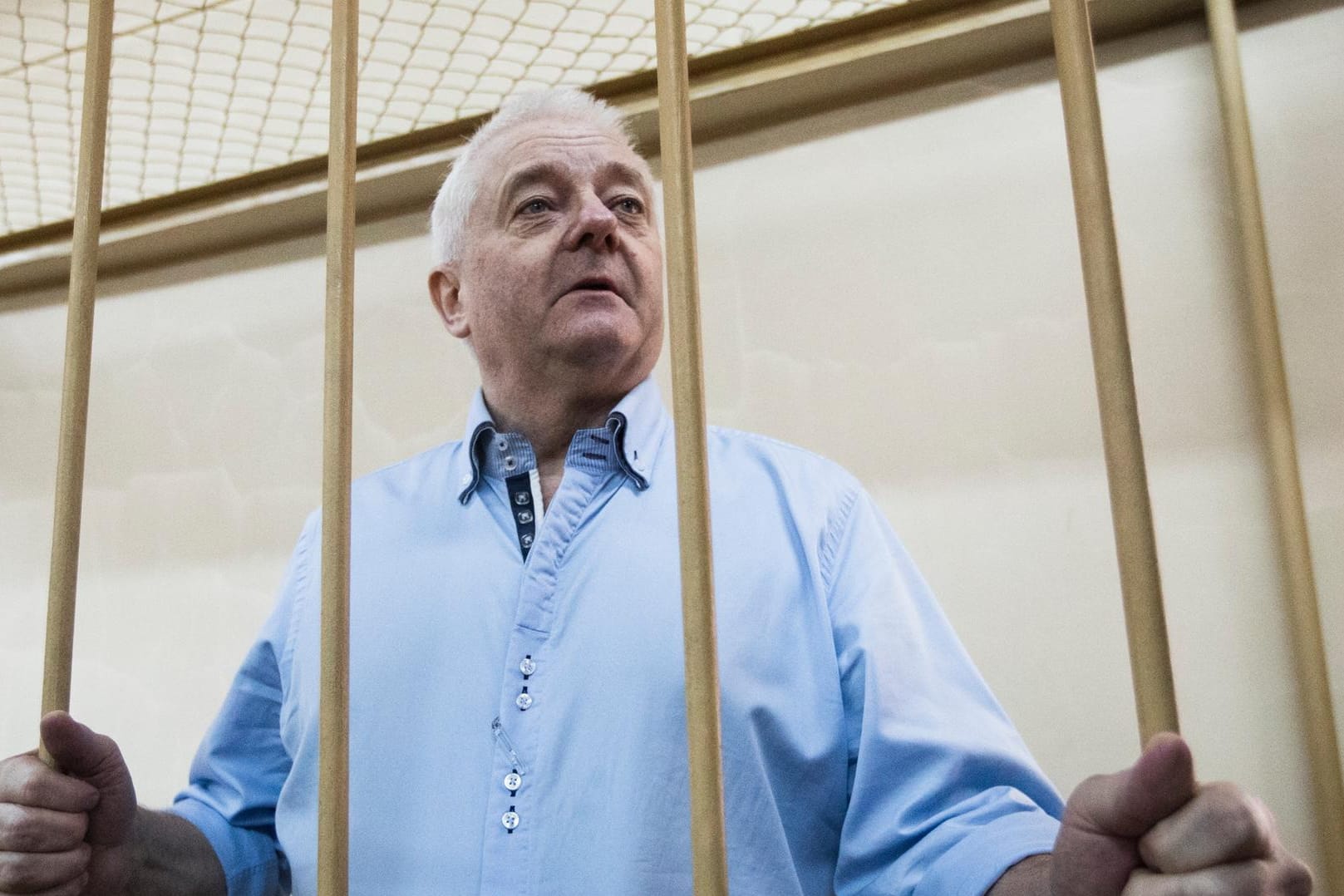 Frode Berg steht hinter den Gitterstäben der Anklagebank in Moskau: Die Verhaftung von Berg hatte zu Spannungen zwischen Russland und Norwegen geführt.
