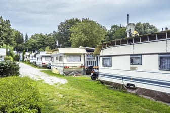 Ein Campingplatz in Deutschland (Symbolfoto): Erneut soll es in NRW zu einem Missbrauchsfall auf einem Campingplatz gekommen sein. Die Polizei nahm den Rentner aus Duisburg fest.