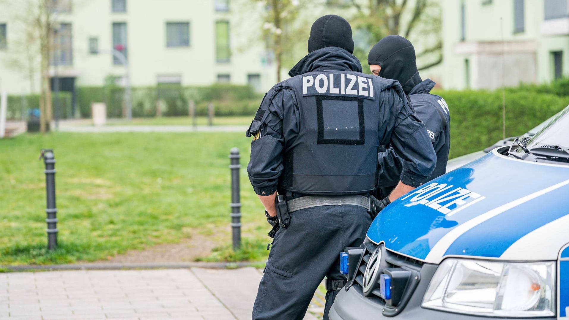 Wegen des Verdachts der Manipulation bei Führerschein- und Sprachprüfungen haben Einsatzkräfte Wohnungen und Büros in mehreren Bundesländern durchsucht. (Symbolfoto)