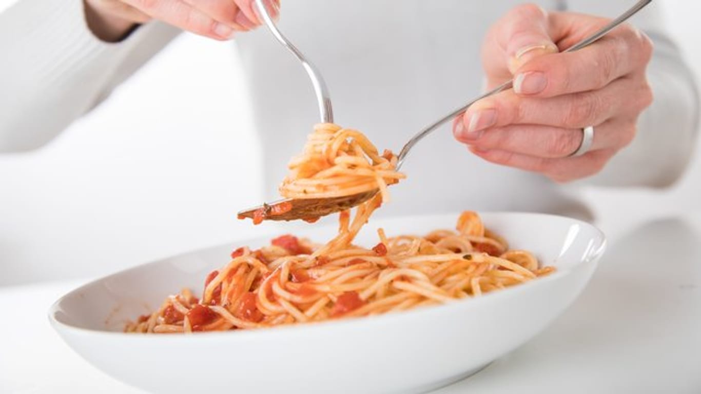 Die Stärke in den Nudeln macht gekochte Spaghetti anfällig für Keime.