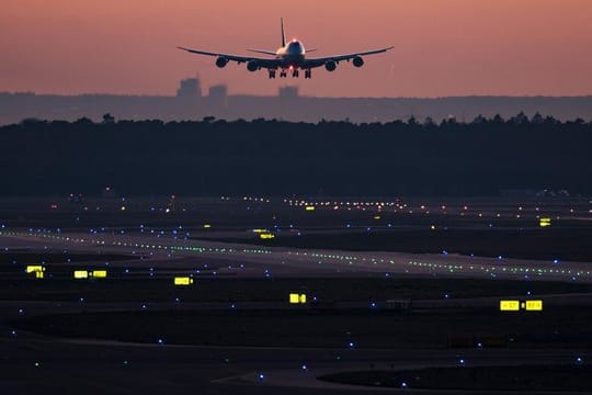 Flughafen Frankfurt bei Nacht