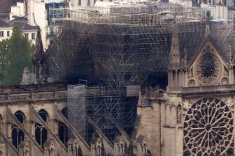 Die Notre-Dame-Kathedrale nach dem verheerenden Brand: Es wurden Schwachstellen im Gewölbe und einem Giebel im nördlichen Querschiff entdeckt.