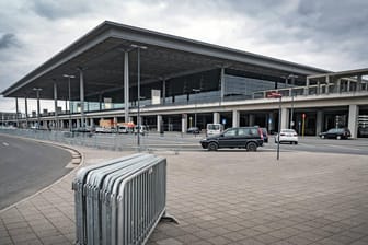 Hauptgebäude des künftigen Flughafens BER: Wichtiger Fortschritt bei den Bauarbeiten.