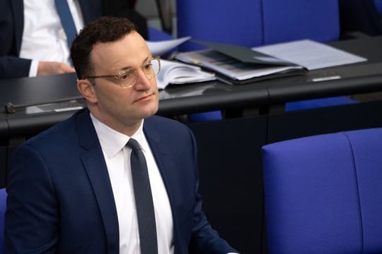 Jens Spahn (CDU) möchte den Wettbewerb der Krankenkassen um günstige Bedingungen ankurbeln.