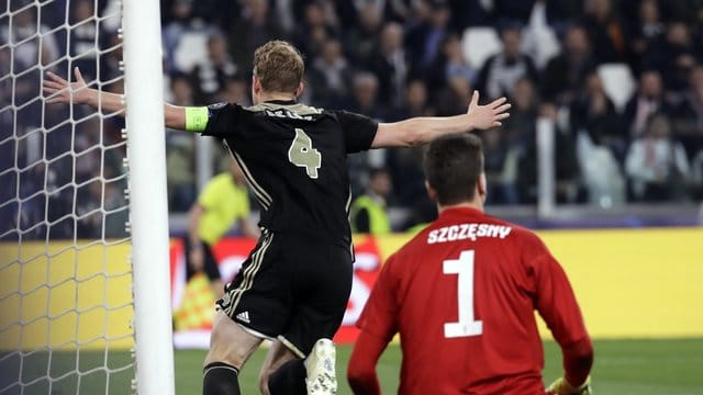 Amsterdams Matthijs de Ligt (l) hat das Tor zur 2:1-Führung gegen Juventus erzielt.