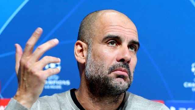 Pep Guardiola, Trainer von Manchester City, reagiert auf die Fragen der Journalisten. Pep Guardiola, Trainer von Manchester City, reagiert auf die Fragen der Journalisten.