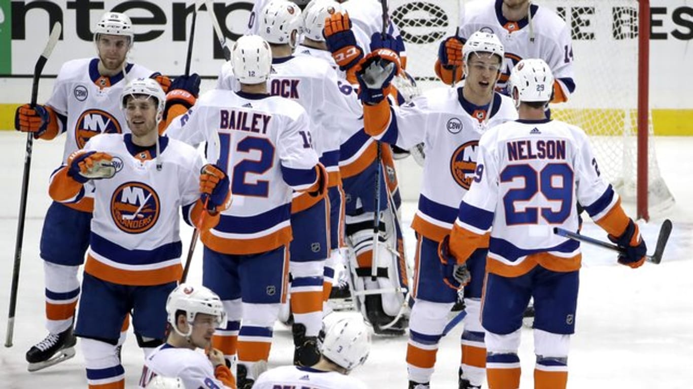 Die New York Islanders freuen sich über das Erreichen der nächsten Runde.