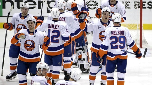 Die New York Islanders freuen sich über das Erreichen der nächsten Runde.