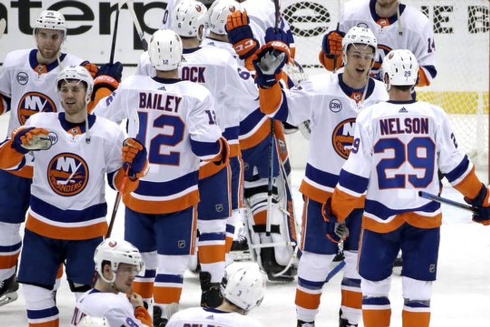 Die New York Islanders freuen sich über das Erreichen der nächsten Runde.