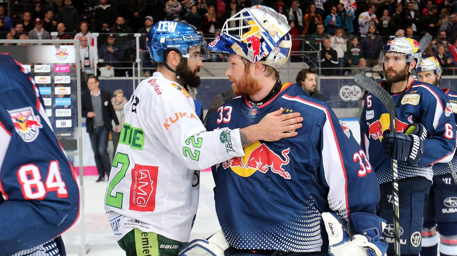 Scott Valentine (l.) und Danny aus den Birken: München setzte sich im DEL-Halbfinale knapp gegen Augsburg durch.