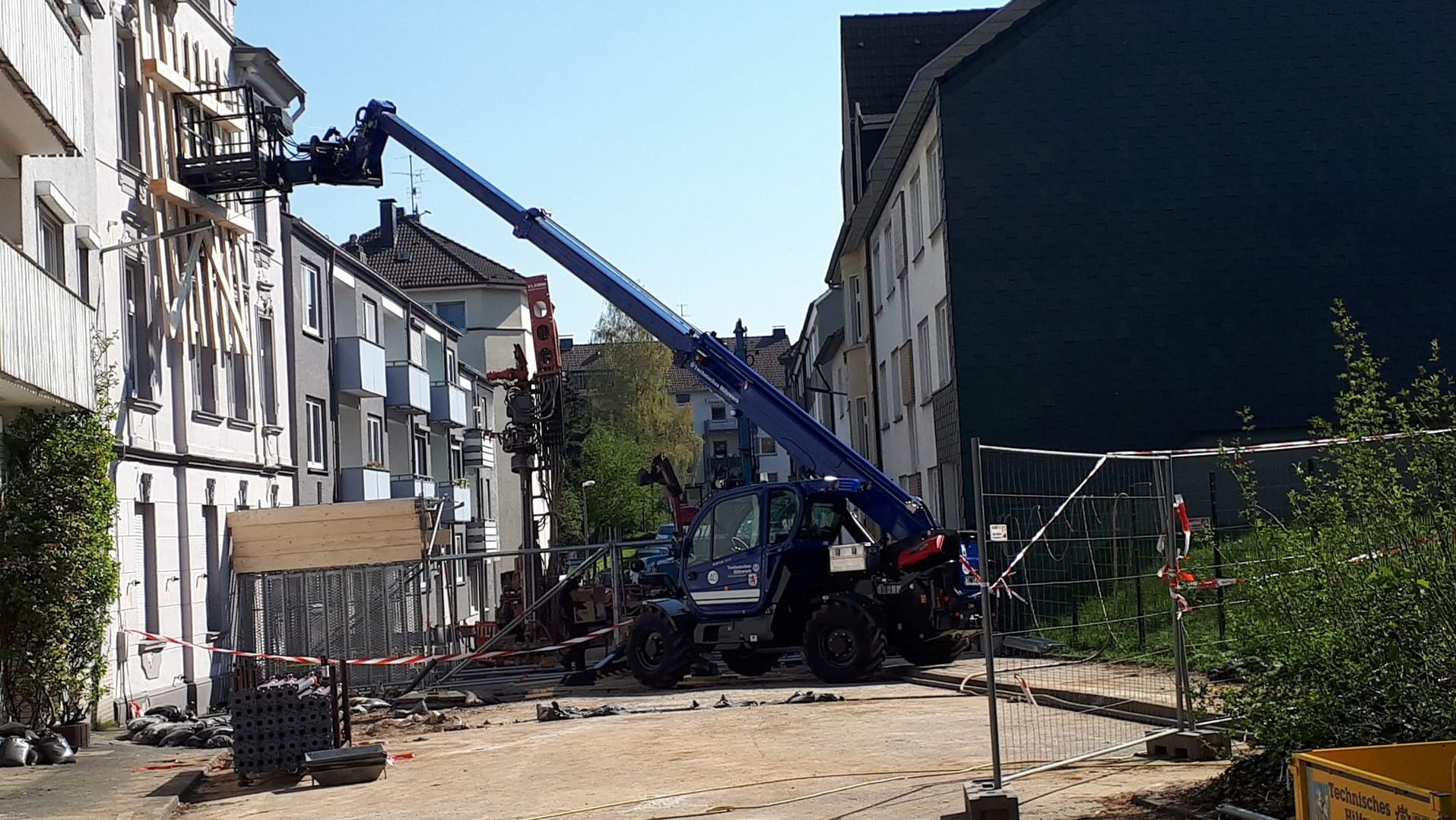 Das THW sichert ein Haus in der Beyeröhde.