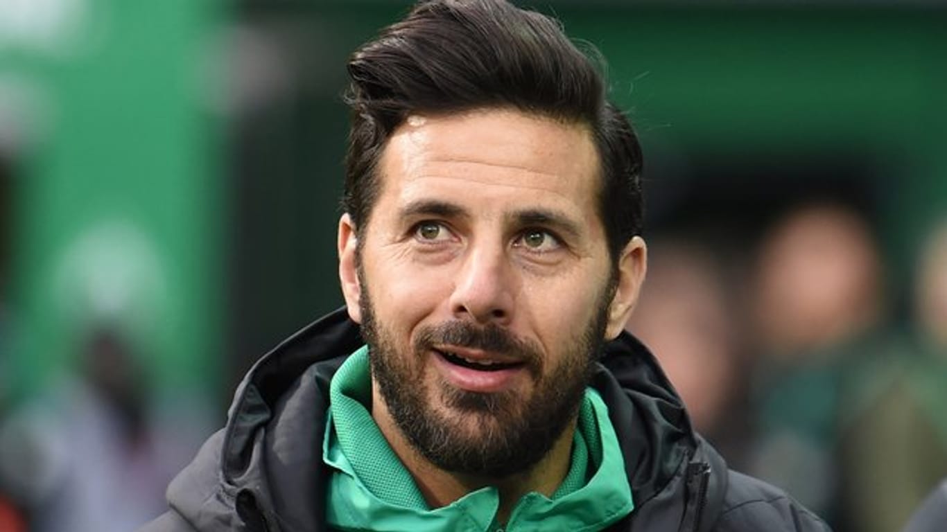 Claudio Pizarro überlegt derzeit, noch ein Jahr bei Werder Bremen dranzuhängen.
