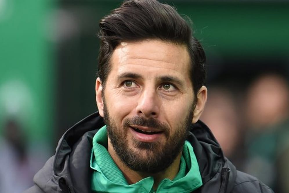 Claudio Pizarro überlegt derzeit, noch ein Jahr bei Werder Bremen dranzuhängen.