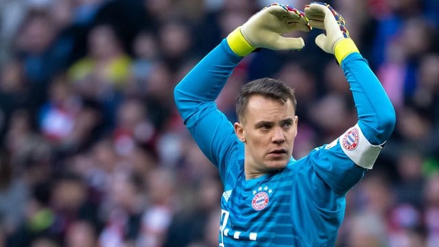 Torwart Manuel Neuer hofft, noch in dieser Saison wieder im Tor stehen zu können. Torwart Manuel Neuer hofft, noch in dieser Saison wieder im Tor stehen zu können.