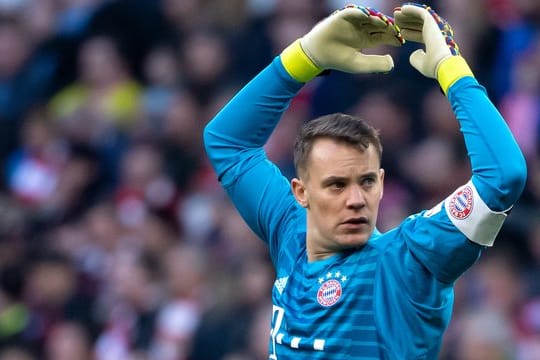 Torwart Manuel Neuer hofft, noch in dieser Saison wieder im Tor stehen zu können.