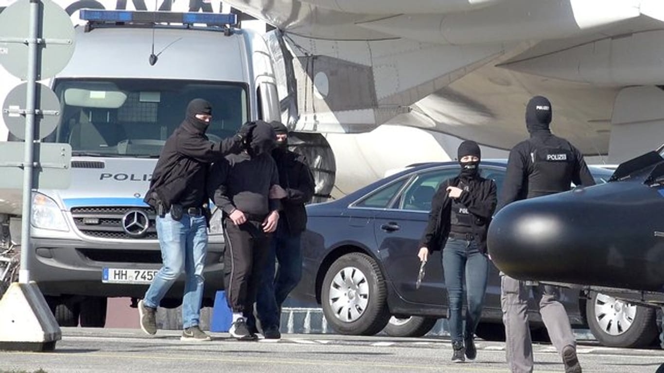 Ein mutmaßliches IS-Mitglied wurde in Hamburg festgenommen.