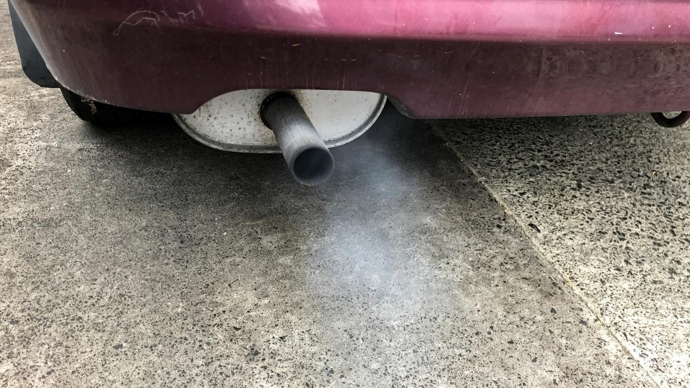 Autoabgase: Wegen überschrittener Stickstoffdioxid-Grenzwerte hat das Gericht der Stadt Reutlingen Dieselfahrverbote auferlegt.