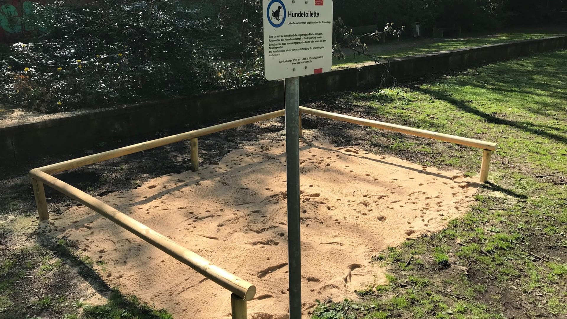 Hundeklo: Es befindet sich im Rosenaupark in Nürnberg.