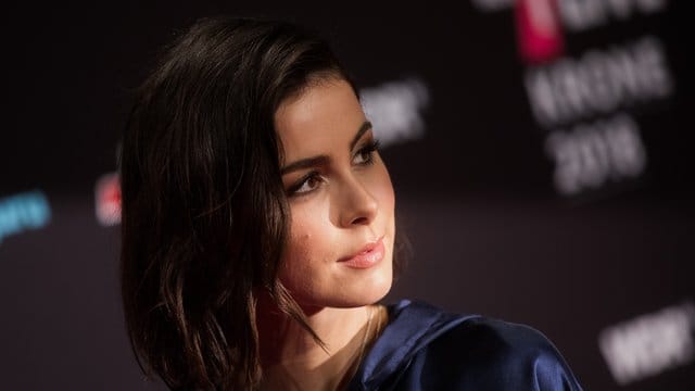 Lena Meyer-Landrut bei der Verleihung der 1Live-Krone" in der Jahrhunderthalle in Bochum. Lena Meyer-Landrut bei der Verleihung der 1Live-Krone" in der Jahrhunderthalle in Bochum.