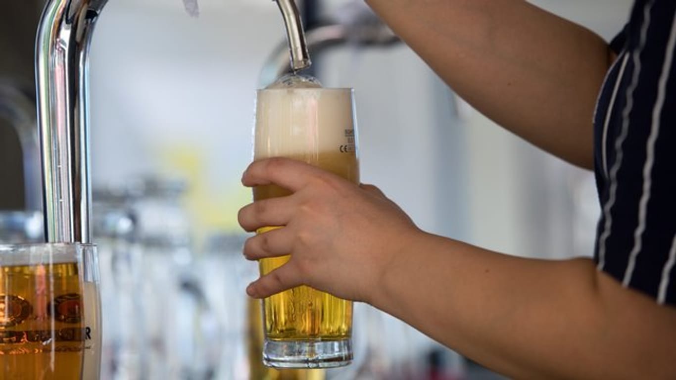 Im Schnitt trinkt jeder Deutsche rund 101 Liter Bier pro Jahr.