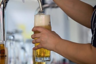 Im Schnitt trinkt jeder Deutsche rund 101 Liter Bier pro Jahr.