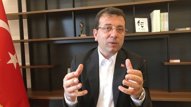 Ekrem Imamoglu ist Mitglied der türkischen Republikanischen Volkspartei (CHP). Ekrem Imamoglu ist Mitglied der türkischen Republikanischen Volkspartei (CHP).