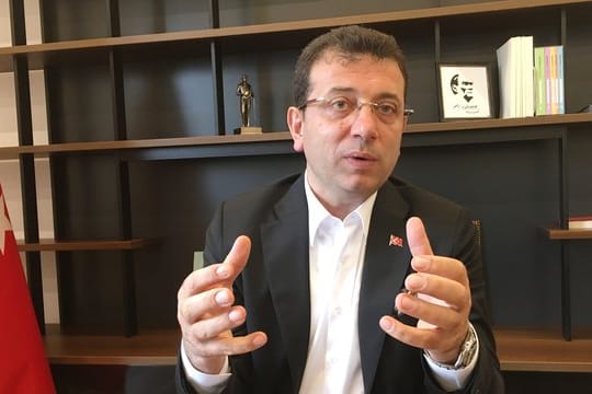 Ekrem Imamoglu ist Mitglied der türkischen Republikanischen Volkspartei (CHP).