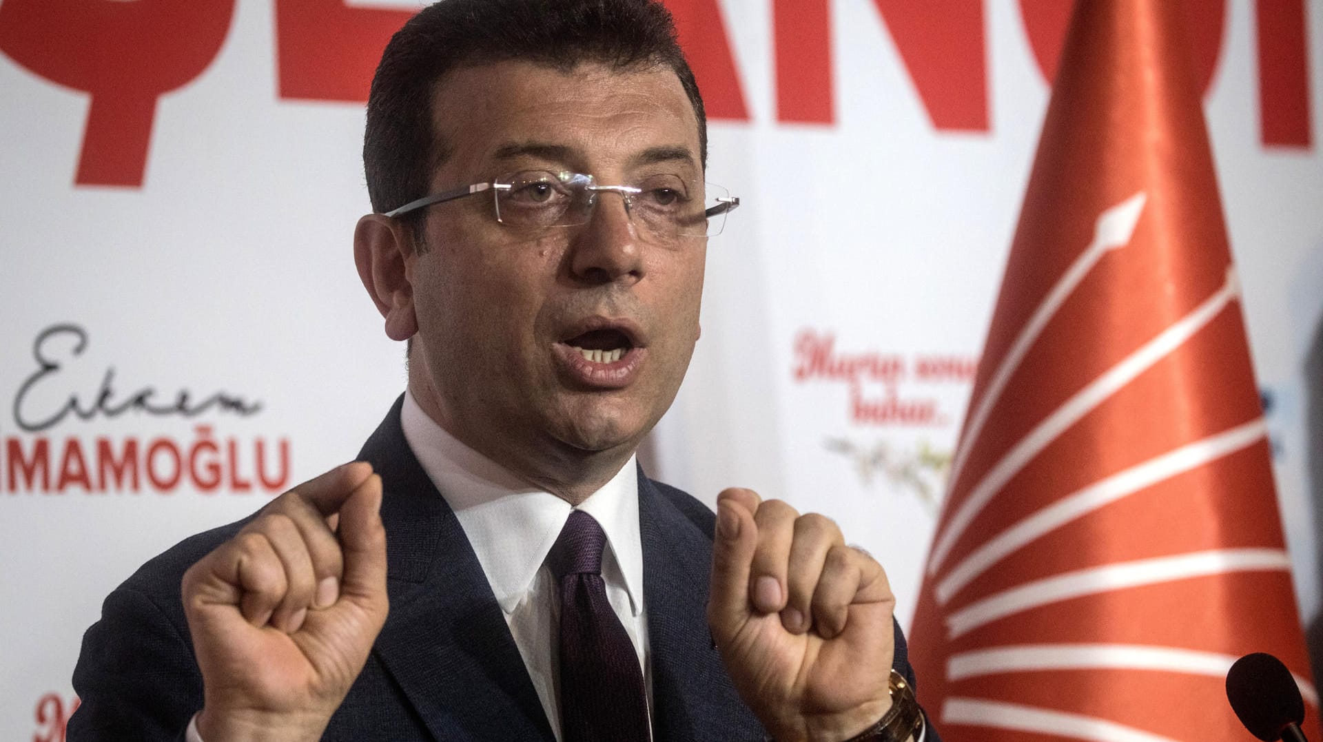 Ekrem Imamoglu: Der Politiker der türkischen Republikanischen Volkspartei (CHP) geht als Sieger der Bürgermeisterwahl in Istanbul hervor. Die Regierungspartei AKP erkennt die Wahl nicht an und erwirkt Neuwahlen.