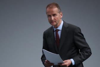 VW-Chef Diess: Der Autoboss behauptet, von Umerziehungslagern nichts zu wissen.